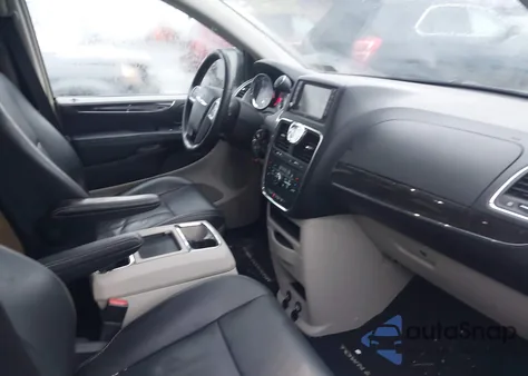 2011 Chrysler Town & Country Touring-L z USA, uszkodzony, nr VIN 2A4RR8DG3BR759389